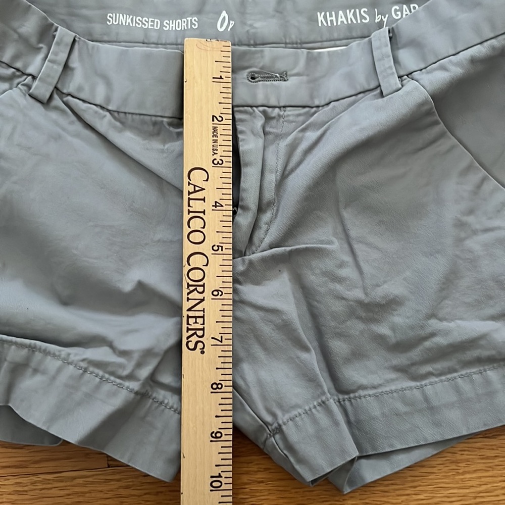 Gap 100% Cotton Sunkissed Khaki Shorts - Petite - Grey - Picture 3 of 6